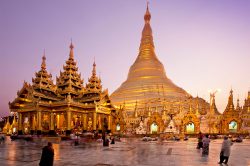 Shwedagon Zedi Daw and also known as the Great Dagon Pagoda and the Golden Pagoda, is a gilded stupa located in Yangon - Places to visit in Myanmar