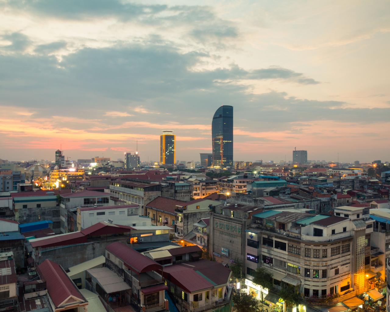 sunset in phnom penh city for Mekong and Angkor Wat holidays
