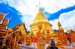 Amazing temple of wat phrathat doi suthep -Thailand in 8 days