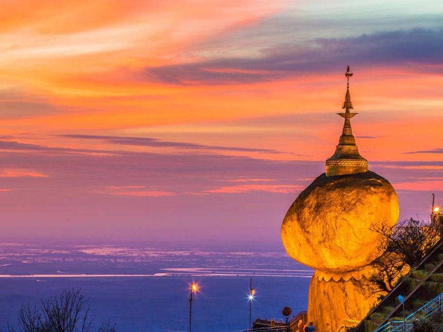 Golden Rock in Kyaikhtiyo - Myanmar tour of splendours