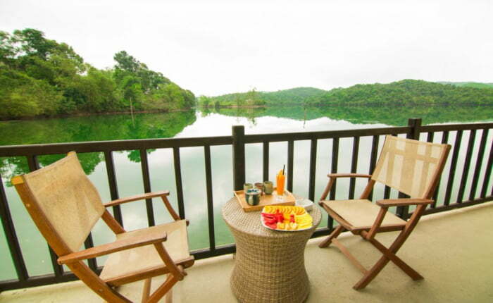 bungalow with view on the lake in house resort in phong nha