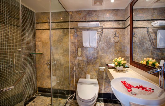 Gondola Hotel offers marble bathrooms to guests