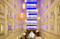 hotel de l opera hanoi courtyard
