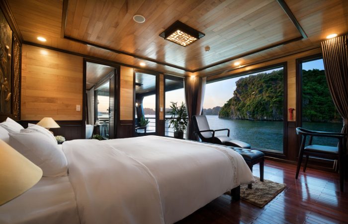 Grand suite balcony cabin perla dawn lan ha bay
