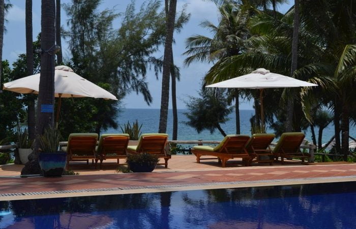 Pool with loungers and ocean view at Phu Quoc resort Cassia Cottage