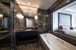 Vinpearl Hotel Can Tho Deluxe Room Bathroom