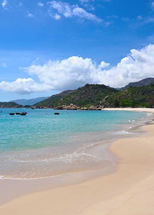 Nha Trang beach - Relaxing in Vietnam's tropical paradise