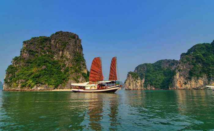 halong bay cruise amour junk