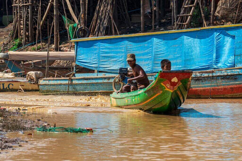Floating village ib Kampong Phluk, kampong Chhnang