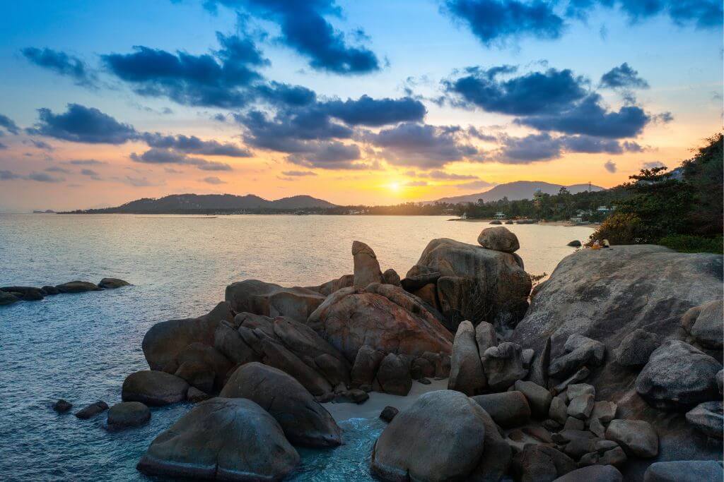 H in-Ta Hin-Yai, or Grandpa and Grandma, is a picturesque group of gigantic boulders on the seashore